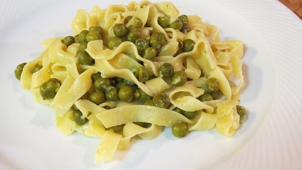 Fettucine con Bisi de Pozzolo