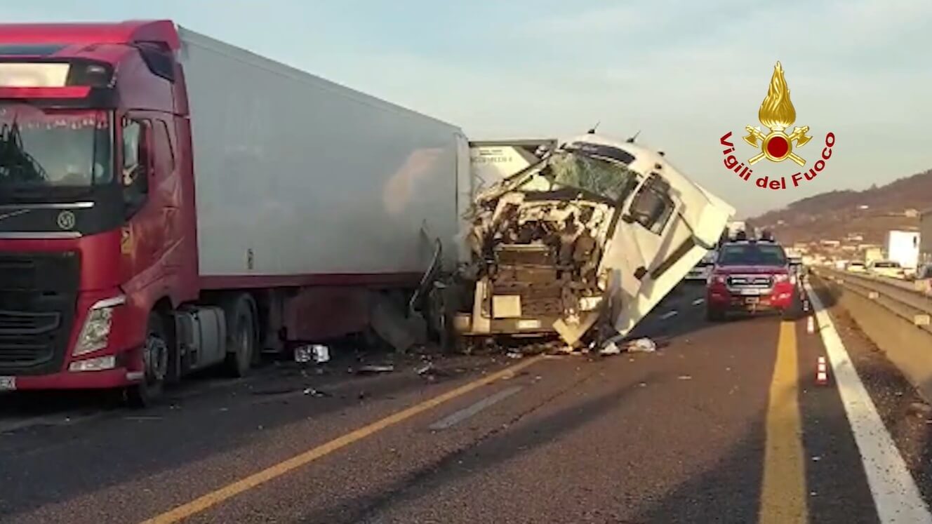 Caos In Autostrada: Incidente Fra Tre Camion, Tratto Del Vicentino ...