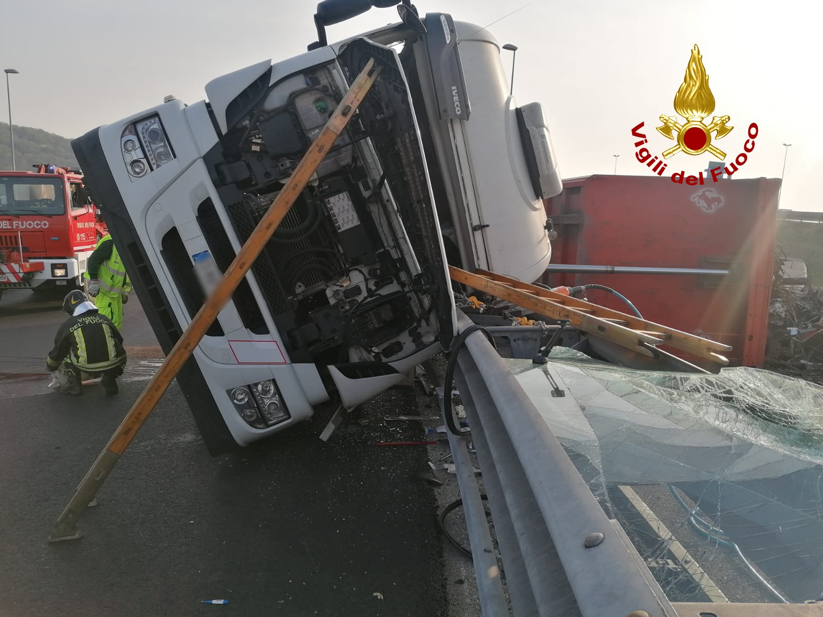 Camion Si Rovescia In Autostrada: Ferito Il Conducente (VIDEO) | TViWeb