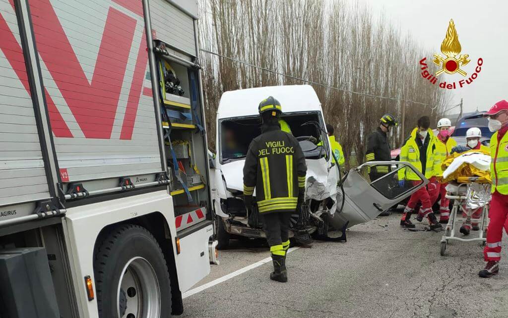 VENETO - Scontro Furgone-auto: Sei Feriti Fra Cui Un Minore | TViWeb