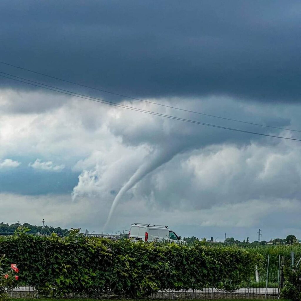 Tromba D Aria A Rovigo Oltre Le Richieste Di Soccorso Ai Pompieri Danni E Paura Tetti