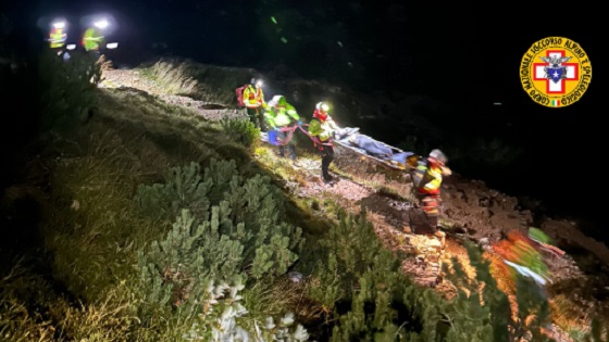 Anziano vicentino cade in montagna: difficile recupero (con vento forte) al rifugio Fraccaroli (foto e video)